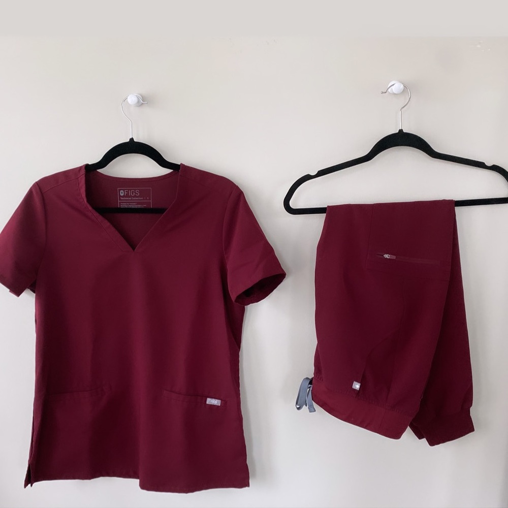 Figs 3 pocket scrub top and jogger scrub pants